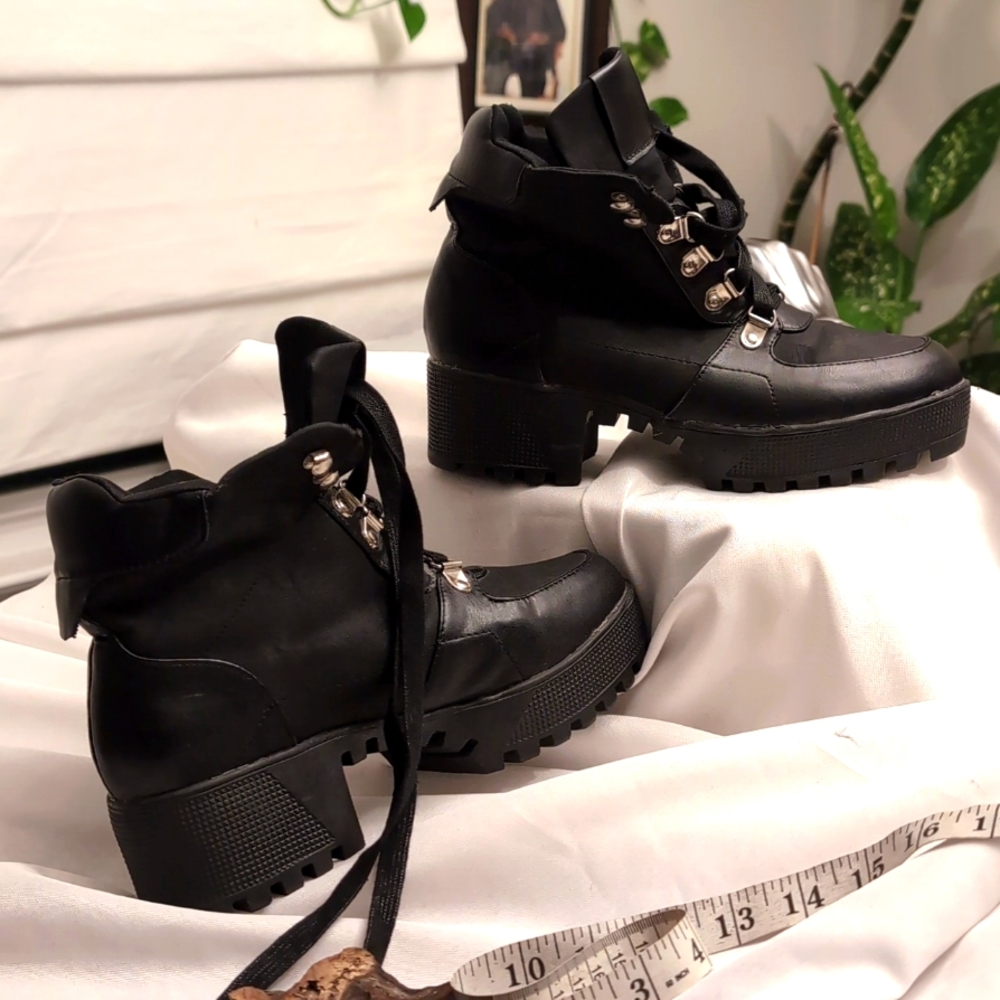ZOE black leather winter boot.